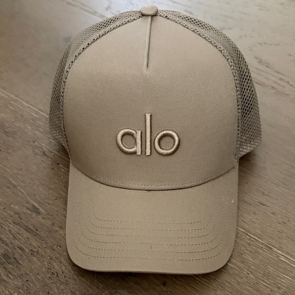 Alo District Trucker Hat - Gravel
